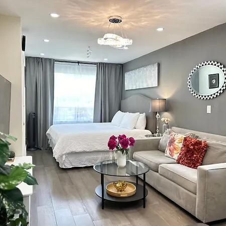 Modern Lux Family Rooms - Kingbed - Near Sheppard W Station Toronto